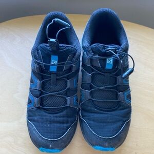 Boys salomon hiking shoe.
